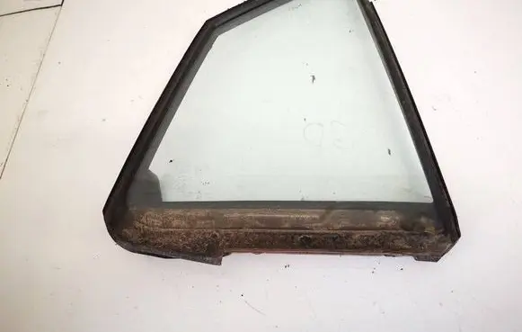 Rear vent window glass