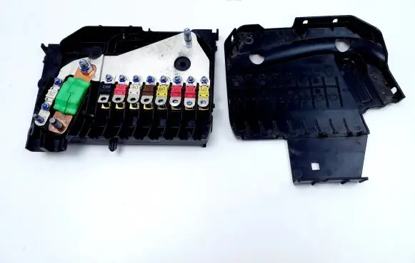 Ford Kuga II Fuse module 19041 21198