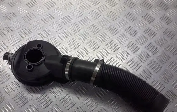 Opel Corsa C Breather hose/pipe 90572687