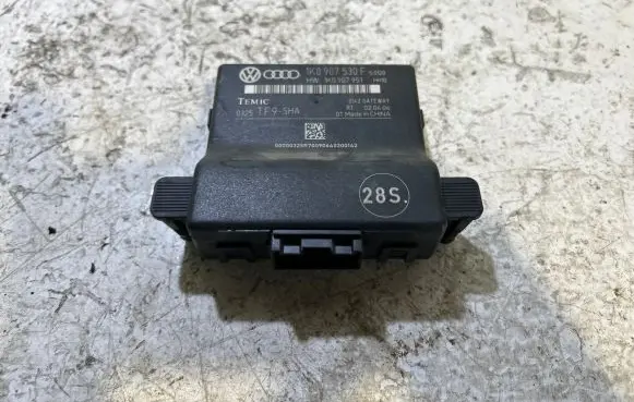 Volkswagen Golf V Gateway control module 1K0907530F 020406 1K0907951