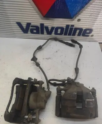 Front brake caliper