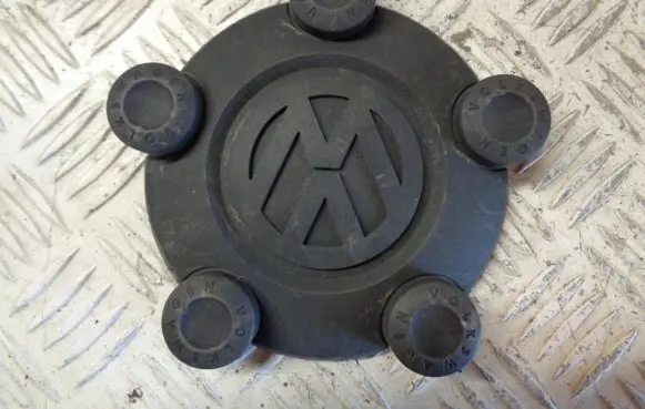 Volkswagen Caddy R15 wheel hub/cap/trim 2K0601169
