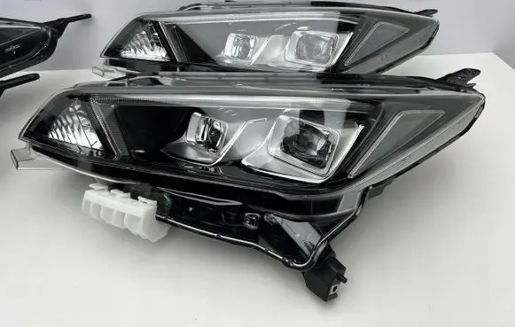 Nissan Leaf II (ZE1) Headlight/headlamp 26060
