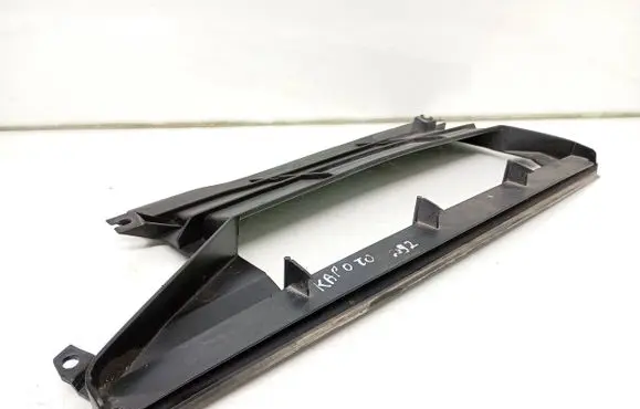 Suzuki Grand Vitara II Engine hood trim 7246165DA