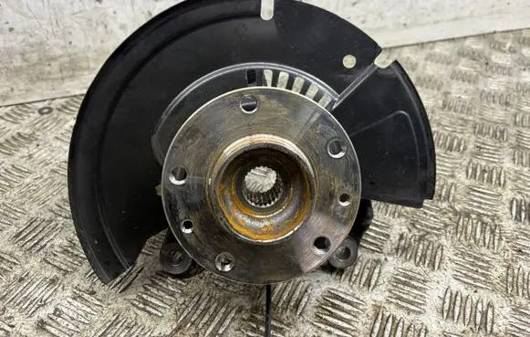 Front wheel hub