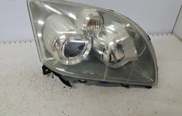 Toyota Avensis T250 Headlight/headlamp 