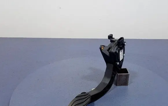 Renault Captur Accelerator throttle pedal 180100879R