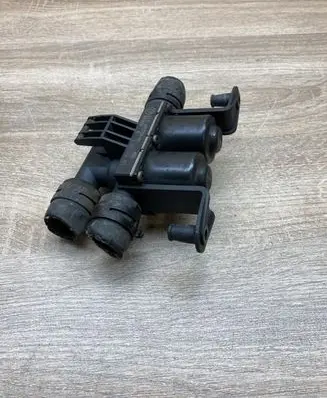 BMW 5 E60 E61 Coolant heater control valve 6931708 080606