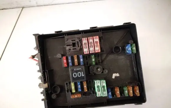 Volkswagen Golf V Fuse box set 1k0937125a 1k0937132f
