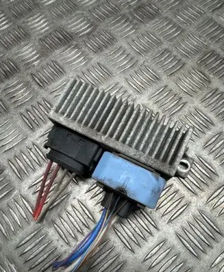 Nissan X-Trail T32 Glow plug pre-heat relay 271206395R