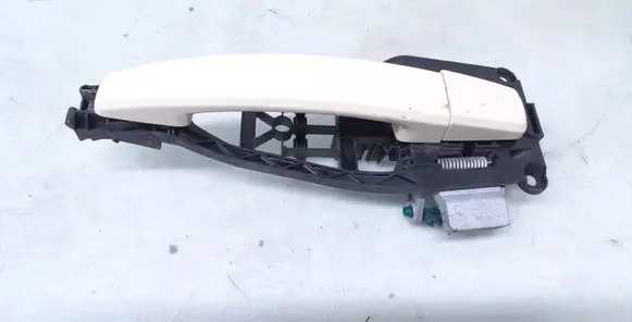 Opel Zafira B Front door exterior handle 24463524