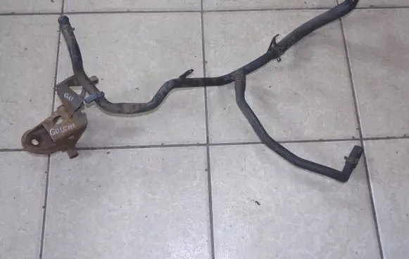Volkswagen Golf III Engine coolant pipe/hose