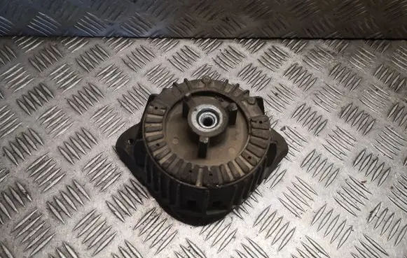 Engine mount bracket