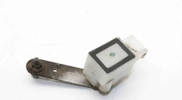 Maserati Quattroporte Rear air suspension level height sensor 89089884