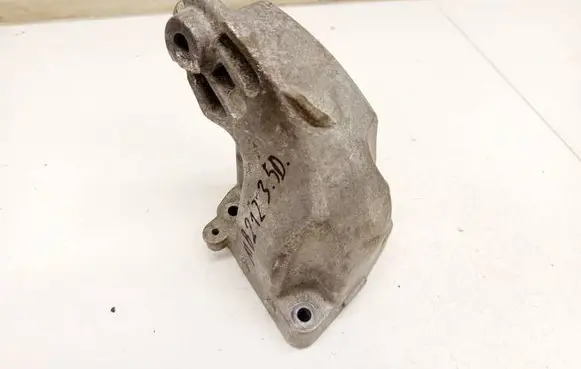 Mercedes-Benz E W212 Engine mounting bracket A6422233404