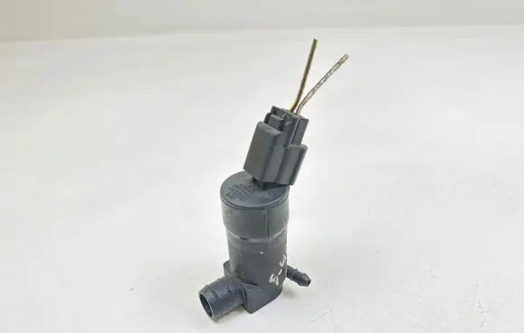 Volvo S40 Windscreen/windshield washer pump 1S7117K622D