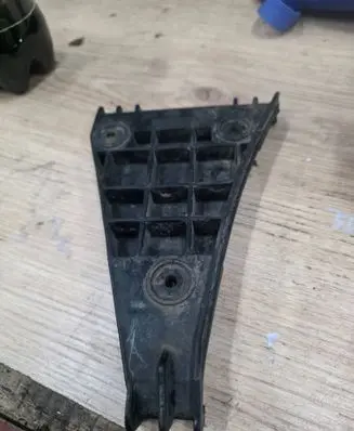 Audi A4 S4 B5 8D Front bumper mounting bracket 8D0807284