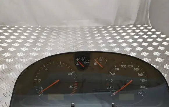 Volkswagen PASSAT B5 Speedometer (instrument cluster) 3B1919860C