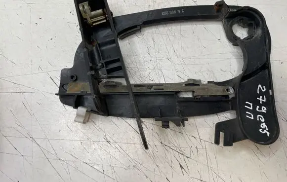 BMW 7 E65 E66 Front door exterior handle/bracket 7013702706