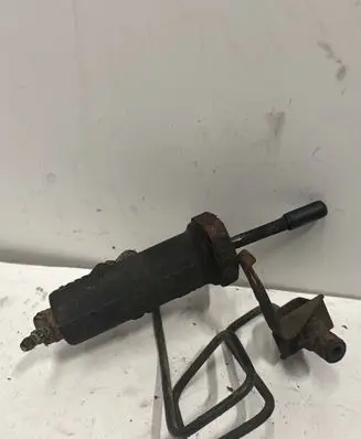 BMW 3 E46 Clutch slave cylinder S6571