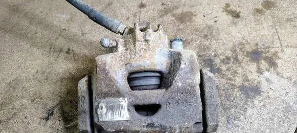 Peugeot 5008 Front brake caliper