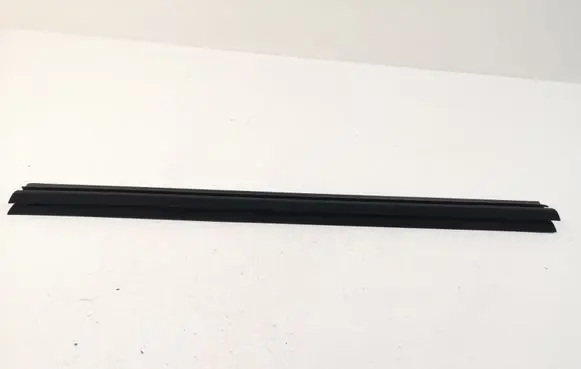 Nissan Qashqai Rubber seal rear door window/glass 