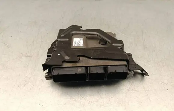 Volvo XC40 Engine control unit/module 32383797 0000326641