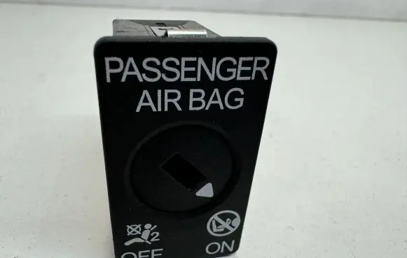 Volkswagen Jetta V Passenger airbag on/off switch 5Q0919237
