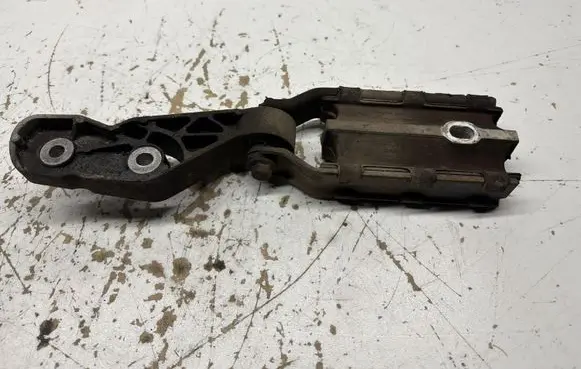 Volvo XC70 Engine mount bracket 31262935