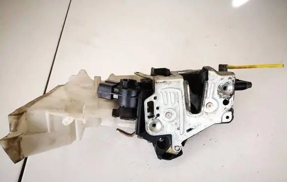 Mercedes-Benz C W202 Front door lock 2027203535