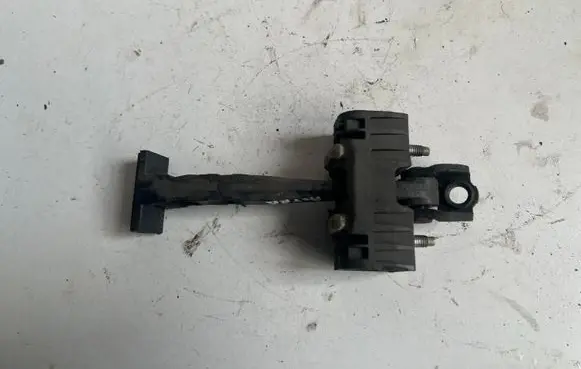 Opel Astra H Rear door check strap stopper 13107851