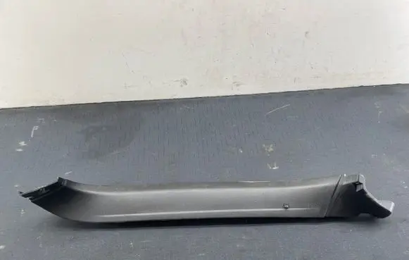 Tailgate trim