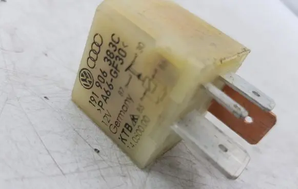 Volkswagen PASSAT B5 Other relay 191906383C