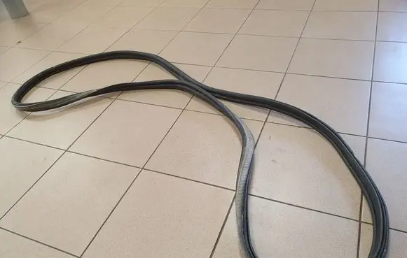 Jaguar F-Pace Trunk rubber seal (body) 