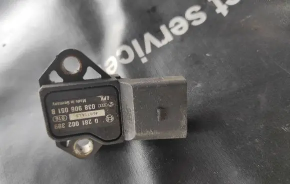 Volkswagen Golf V Air pressure sensor 038906051B SENSOR MAP VW
