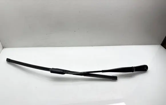 BMW 1 F40 Windshield/front glass wiper blade 7453961
