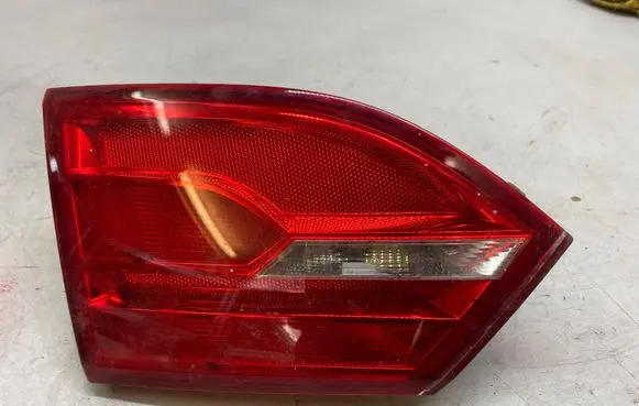 Tailgate rear/tail lights