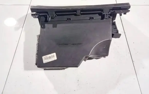 Peugeot 308 Glove box