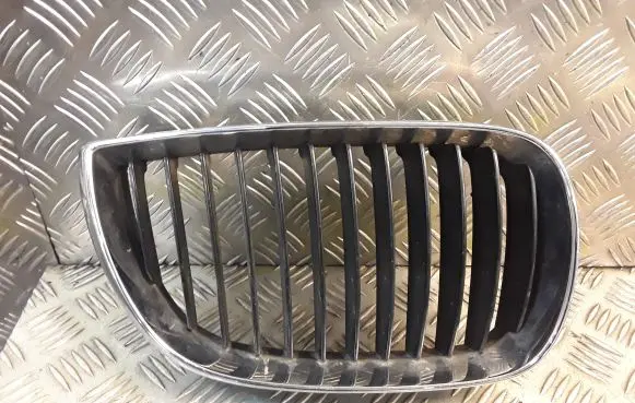 BMW 1 E81 E87 Front grill 7077130