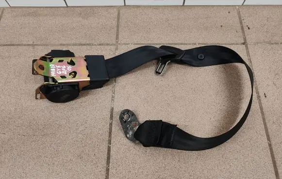 Skoda Fabia Mk1 (6Y) Rear seatbelt 6Y9857448F