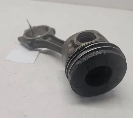Volkswagen Touran I Piston with connecting rod 
