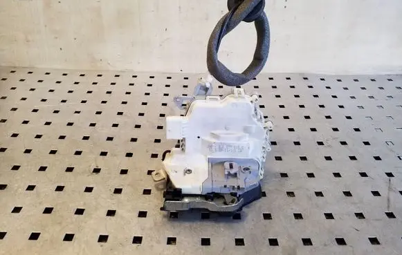 Audi A8 S8 D4 4H Front door lock 8J2837015C
