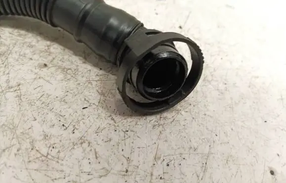 Volkswagen Golf V Breather hose/pipe 03L103493