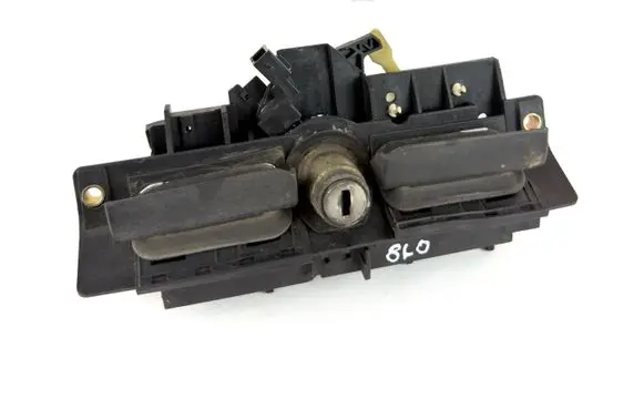 Audi A3 S3 8L Tailgate/trunk/boot lock/catch/latch 8D9827565 8D9827565H 8D9827565J
