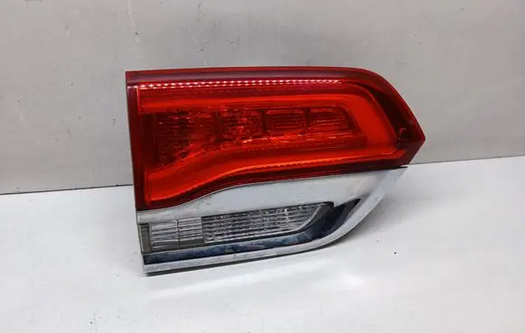 Jeep Grand Cherokee Tailgate rear/tail lights P68110047AC