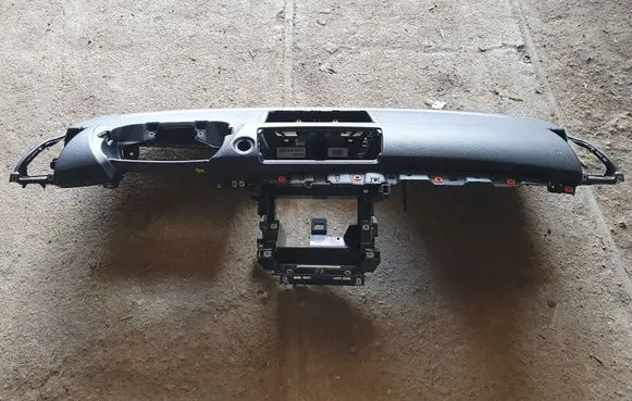 BMW 5 E60 E61 Dashboard 0000122675 P266866 8113277