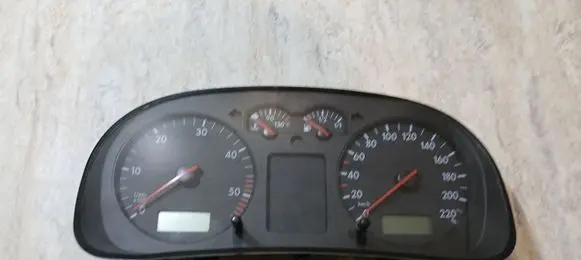 Volkswagen Golf IV Speedometer (instrument cluster) 1J0920806E