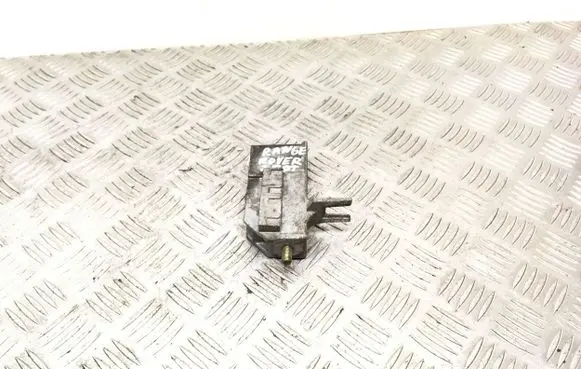 Engine mounting bracket