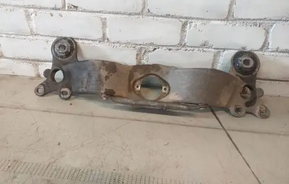 Audi A4 S4 B7 8E 8H Gearbox mounting bracket 8E0399263AG