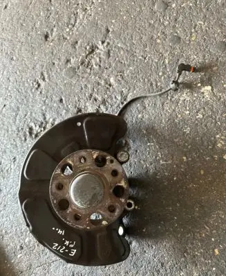 Mercedes-Benz E W212 Front wheel hub A2124201144